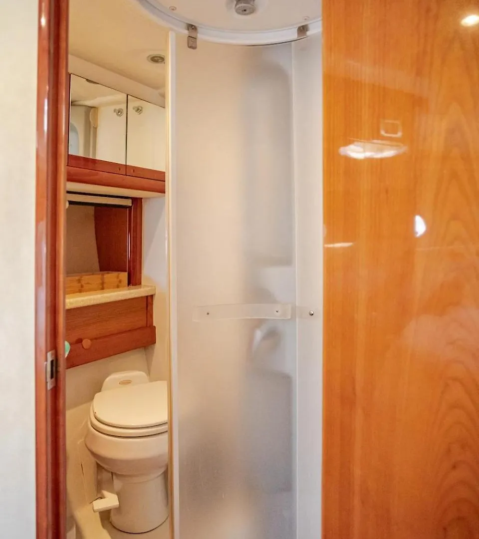Hotel en barco ✵ SENYER ✵ Duerme en un confortable yate deportivo Sant Adrià de Besòs