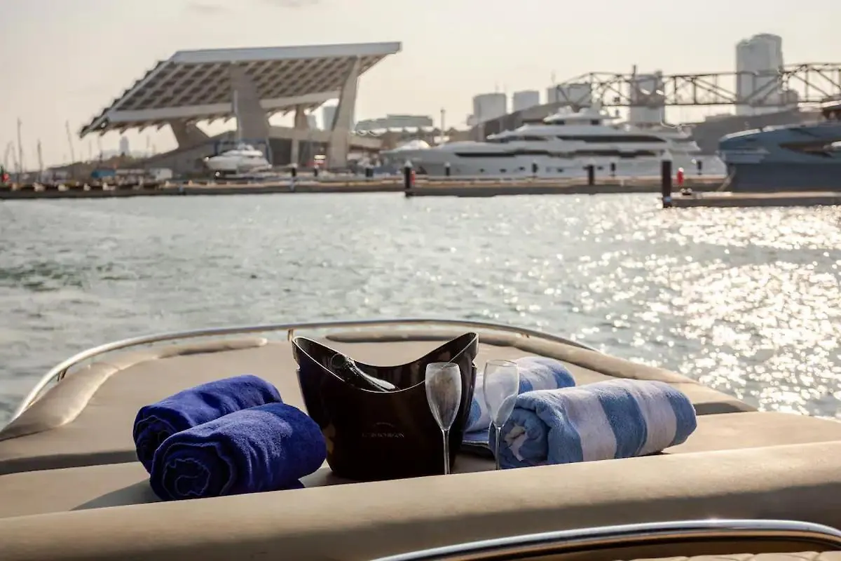 Hotel en barco ✵ SENYER ✵ Duerme en un confortable yate deportivo Sant Adrià de Besòs España