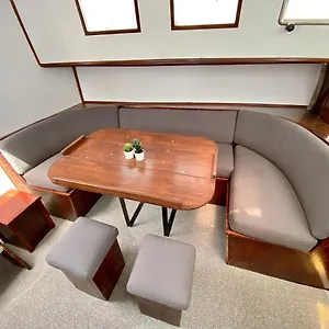 Fantastico Velero En Barcelona Hotel en barco